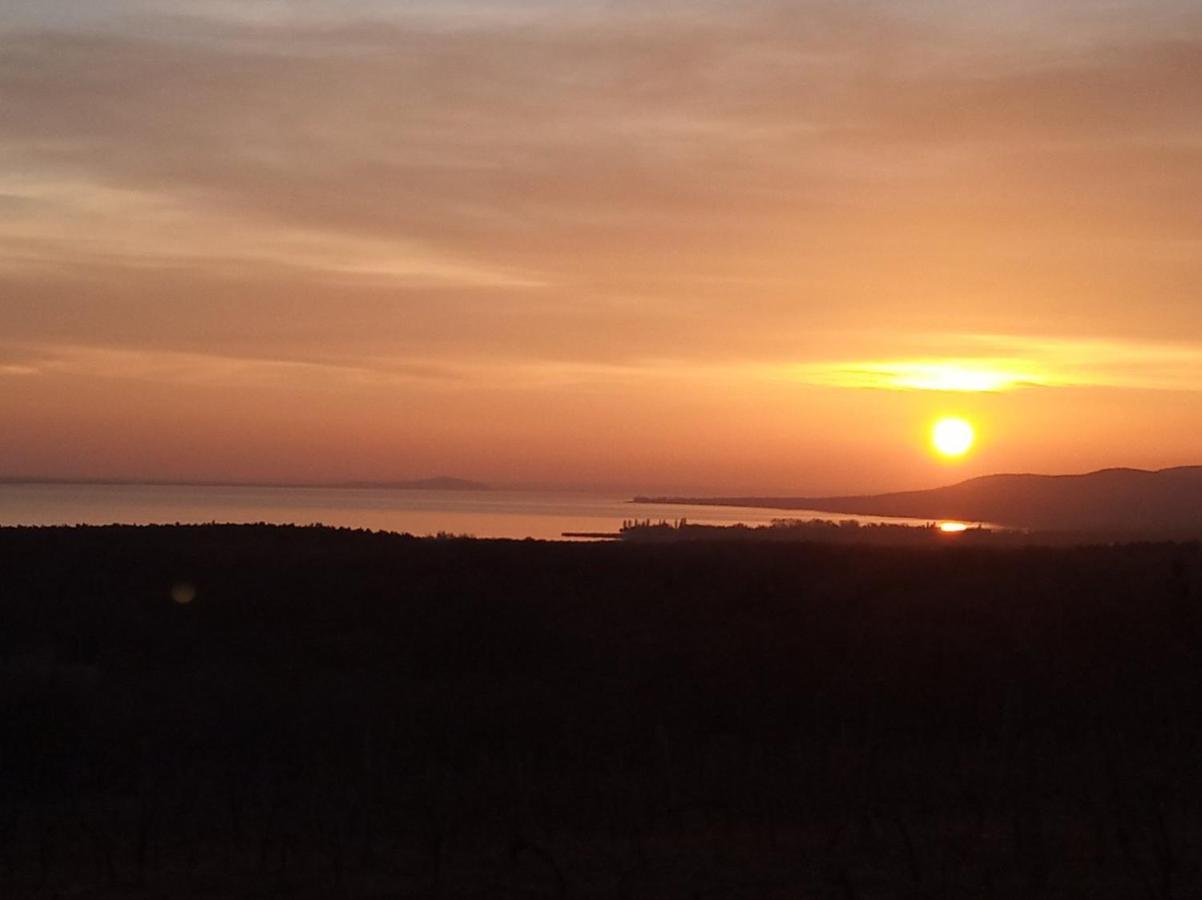 Napraszallas Vendeghaz Balatonakali Exterior foto