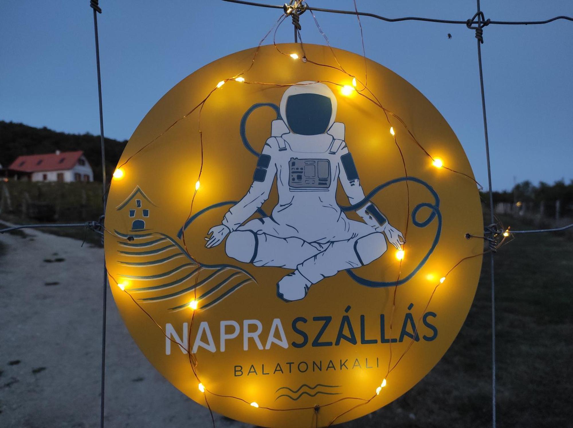 Napraszallas Vendeghaz Balatonakali Exterior foto